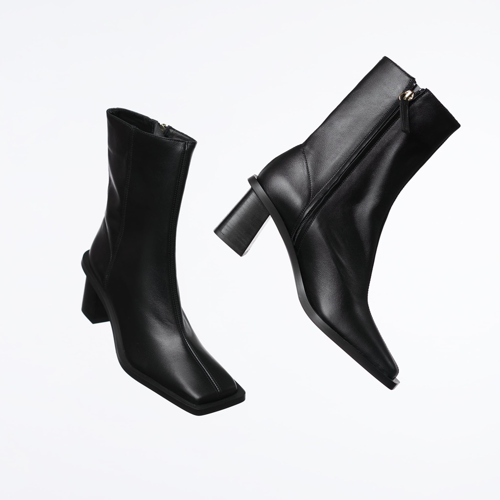 Zara black leather block heel square toe boots. Size 39. NWT